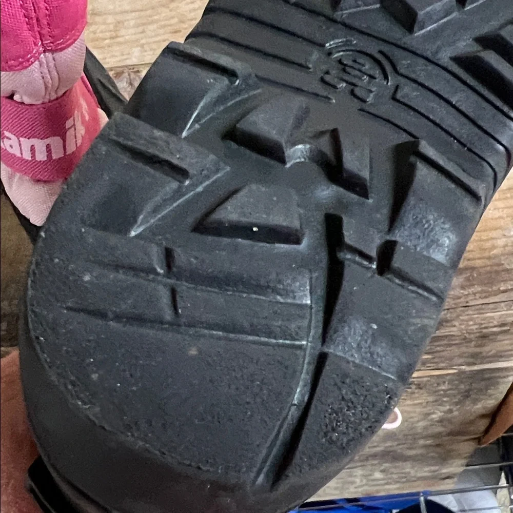 Girls 12 Pink and Black Kamik Winter Snow boot.  Great condition